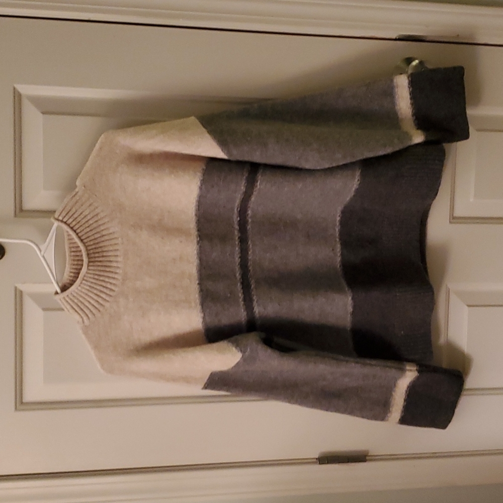 Universal threads mock funnel neck.